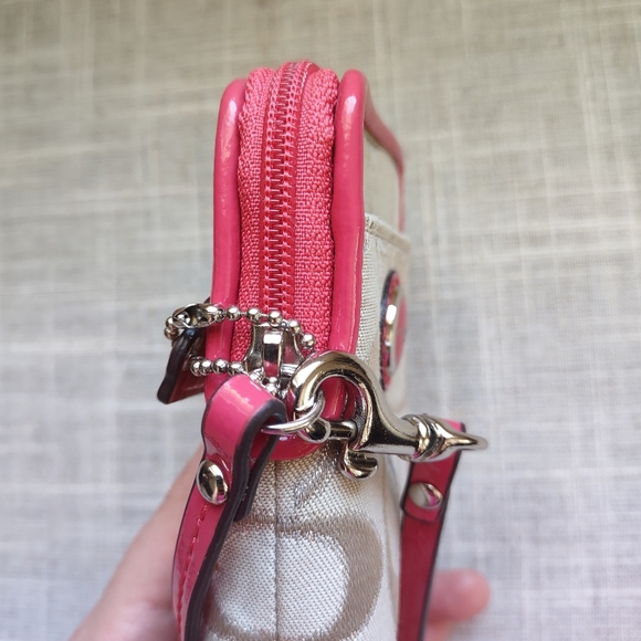 Coach Signature Small Canvas Beige/Pink Top Zip Wristlet - Picture 3 of 10